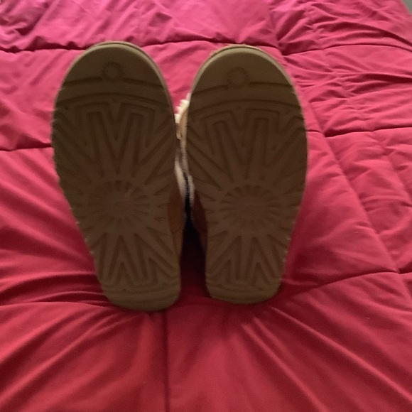 UGG Classic Chestnut Shearling Boots - Picture 3 of 3